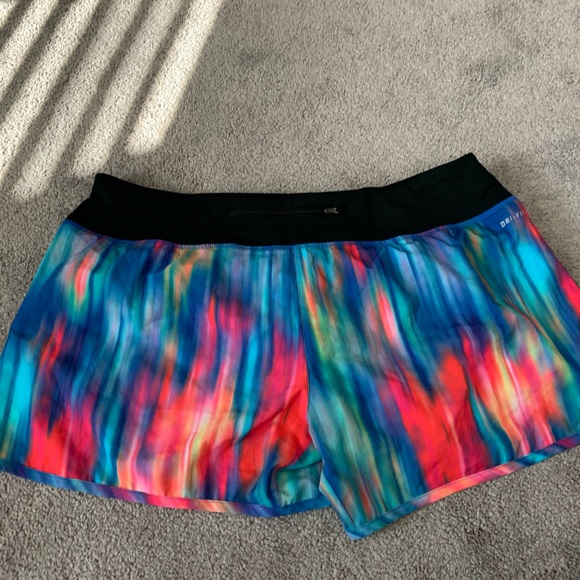 Nike women’s running short, - Picture 2 of 2